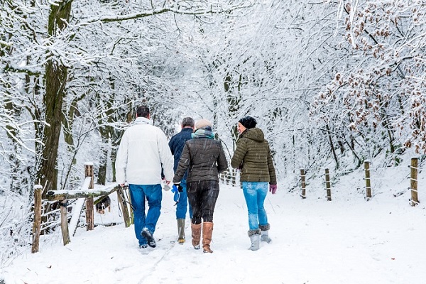 Samen wandelen door een winter wonderland